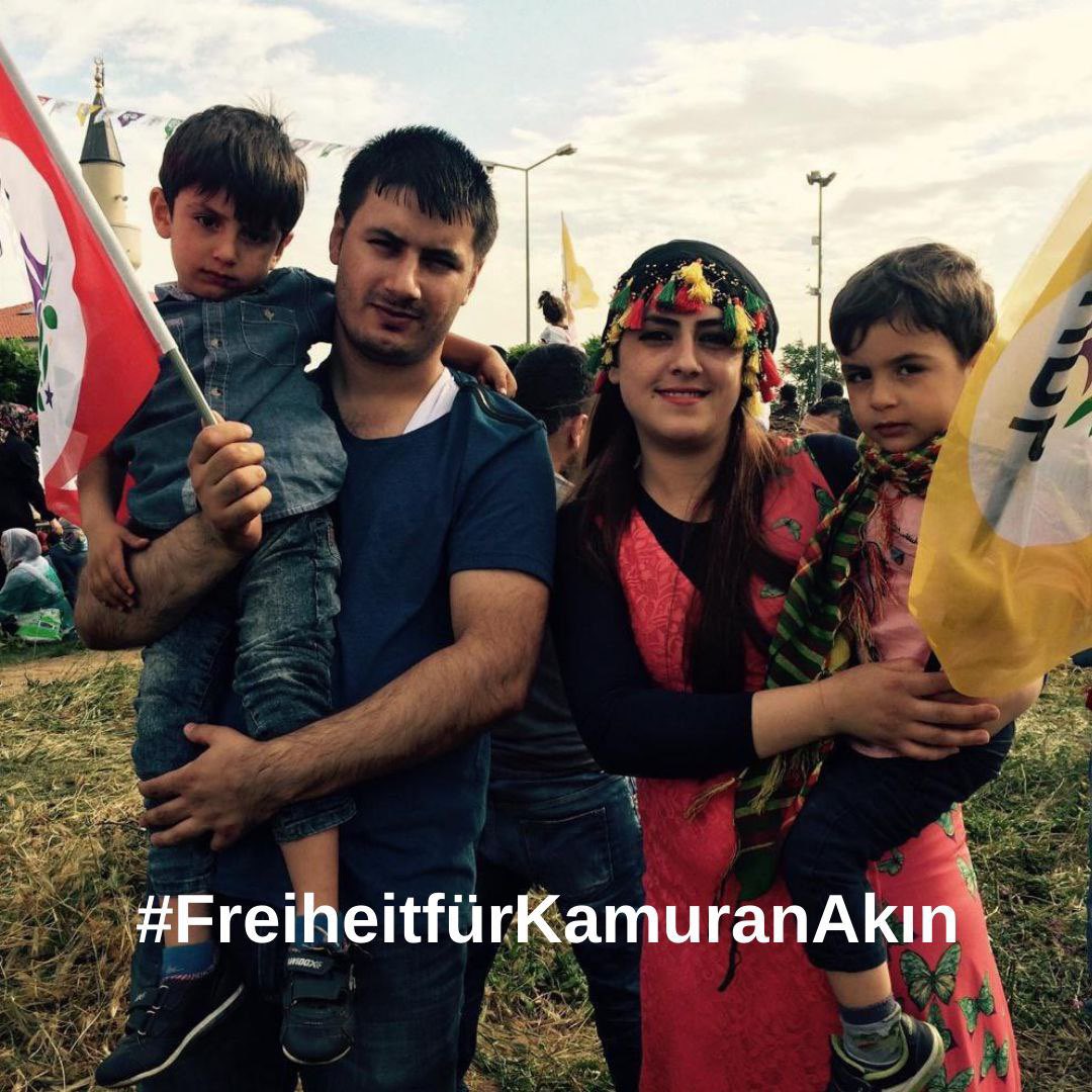 +++EILMELDUNG+++

Seit gestern befindet sich der kurdische Aktivist Kamuran Akın im Abschiebegefängnis Eichstätt/Bayern. Er soll in die Türkei abgeschoben werden, wo ihm eine Haftstrafe und Folter drohen.
#FreiheitfürKamuranAkın