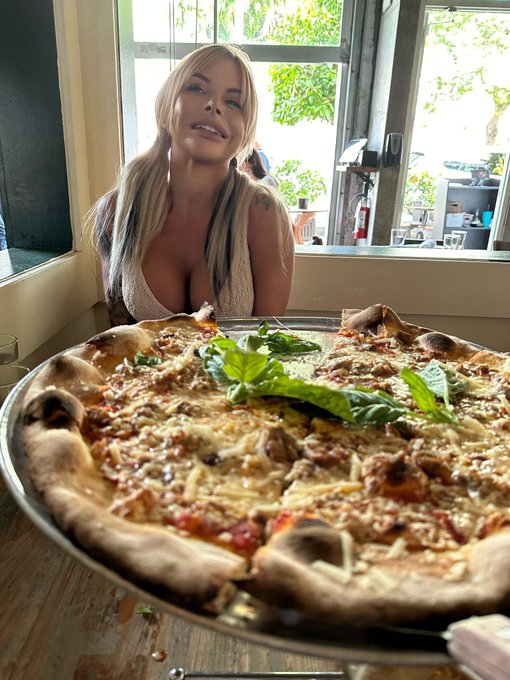 The last 72 hours have been magic! Thanks to a lovely gent for going above and beyond to make my birthday<a href="/tag/bikinicompetitor"class="tags"><span>#bikinicompetitor</span></a><a href="/tag/sixdaysout"class="tags"><span>#sixdaysout</span></a><a href="/tag/truenoviceclas"class="tags"><span>#truenoviceclas</span></a>