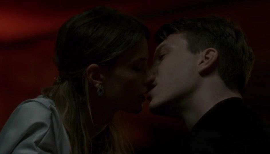 ты же будешь писать мне письма?
скажи, ты будешь писать мне письма?

дай докурю, дай допью за тобой;
сопротивление бессмысленно.