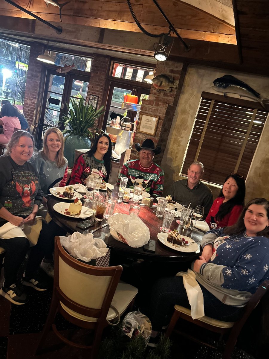 I've worked from home for more than 22 years. Yes, you read that right! #remotework FTW!

That makes holiday get-togethers all the sweeter, like this dinner with my local Texas team members from 
@RiverbendConsul last week. #amazonsolved #amazonsellers #amazonfba