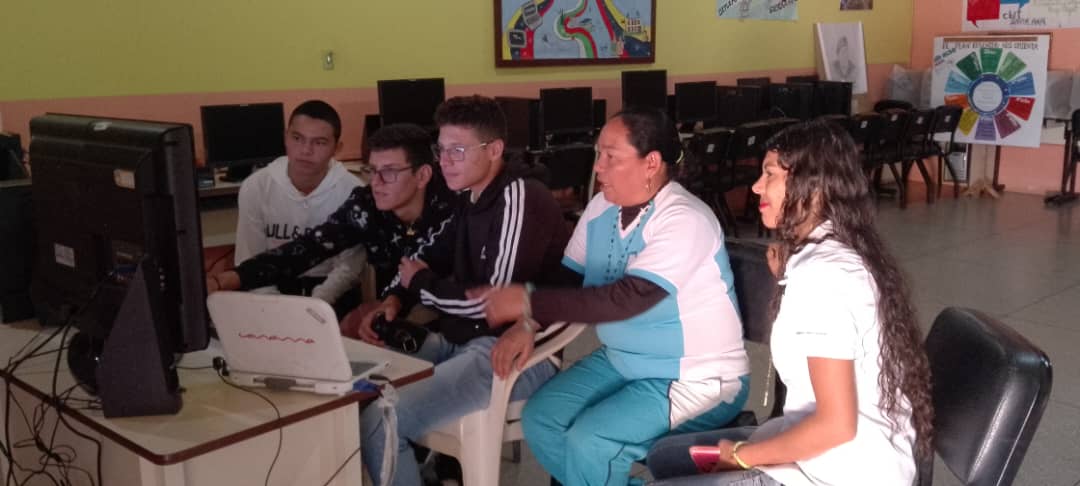 11/12/2023. Orientación a Estudiantes de 5to Año en la Sistematización de Proyectos Socio Comunitario <a href="/anrocbitrujillo/">anrocbitrujillo</a> <a href="/lbsanchezpachec/">L.B Antonio Sanchez</a> <a href="/Fundabit_/">FundabitOficial</a> <a href="/PampanEscuelas/">Escuelas Pampán</a> <a href="/LiceoUrrecheaga/">Complejo Educativo Rafael Maria Urrecheaga</a> <a href="/RCcbit_trujillo/">Reinaldo Castellanos</a> <a href="/TecnoTrujillo/">Tecnologia Trujillo</a>