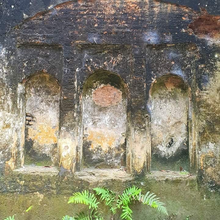Ruins of a 300-year-old Rajbari, also known as Jamidarbari, located in Firojpur.

It's said to be the residence of Bhati Raja Rudra Narayan Roy Chowdhury. The total area, approximately 200 acres, is now under the control of the Bangladesh government.
1/2