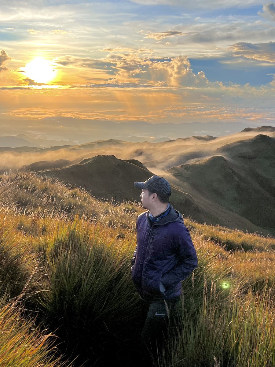 paoloxmartinez's tweet photo. Happy Int’l Mountaineering Day! ⛰️
#Holon #Apo #Pulag #Tabayoc https://t.co/FhAn7hAzF8