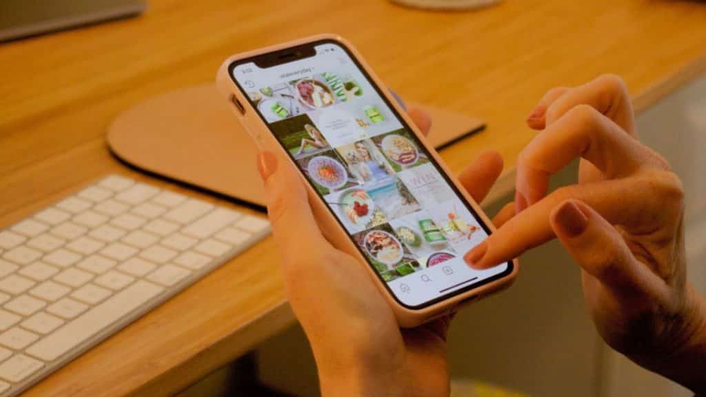 Méta Doc 🐙🪁 (@metaprofdoc) on Twitter photo 👁🔎 À présenter à nos élèves dans le cadre de l'EMI : "Meta lance son générateur d’images, formé sur plus d’1 milliard de posts Instagram" (comptes publics) via <a href="/Siecledigital/">Siècle Digital</a> ⏬
ino.to/Zgl2w4X
📸🤳😨
#profdoc #capesdoc #culturenum 👁🔎 À présenter à nos élèves dans le cadre de l'EMI : "Meta lance son générateur d’images, formé sur plus d’1 milliard de posts Instagram" (comptes publics) via <a href="/Siecledigital/">Siècle Digital</a> ⏬
ino.to/Zgl2w4X
📸🤳😨
#profdoc #capesdoc #culturenum