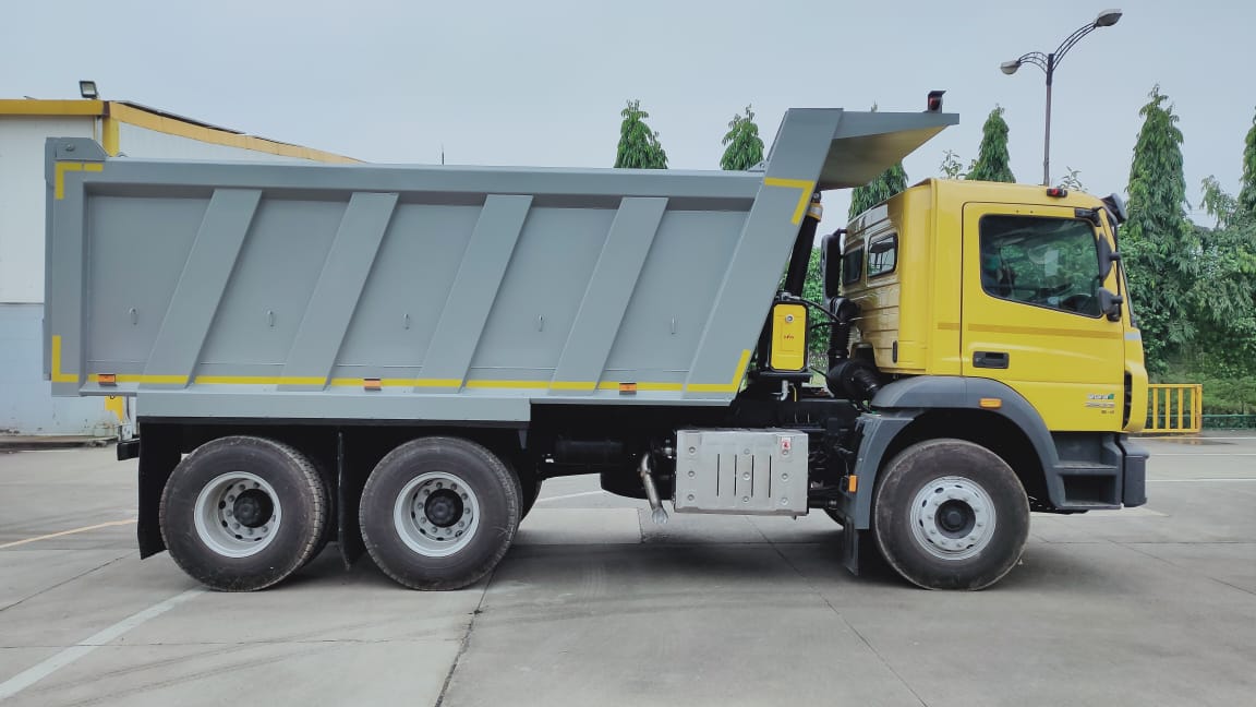 With superior power and performance that enable high efficiency in tough conditions.
JCBL Tippers are built with high-quality at optimum cost, catering to the growing need of robust and payload efficient tippers in the market.
#JCBL #tipper #tiptrailer #sml #mobilitysolutions