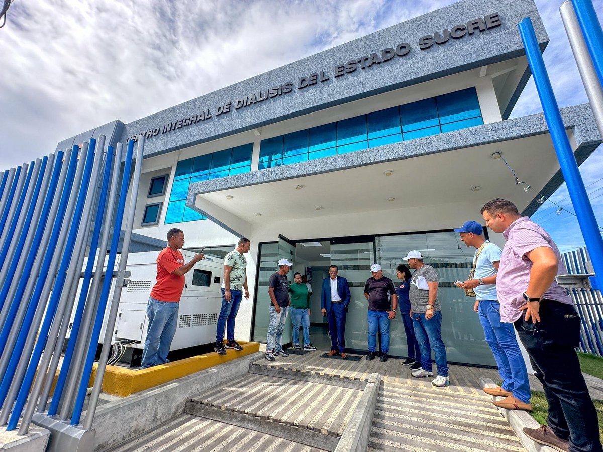 Gob. @GPintoVzla Visitó la farmacia de alto costo del Centro de Diálisis del estado Sucre para ajustar cada detalle y prestar un servicio de calidad a nuestro pueblo. @NicolasMaduro @FUNDASALUDSUCR1 @MinMujerVe #SucreEsDiplomaciaDePaz