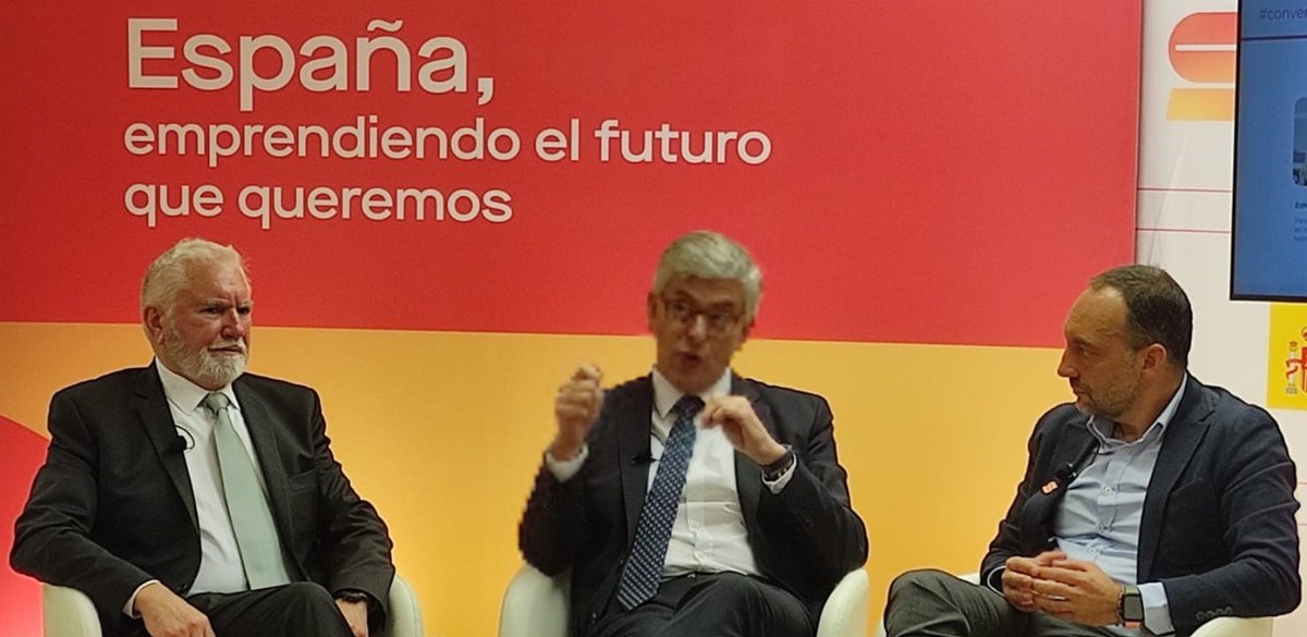 Hoy nuestro Presidente Ejecutivo, Macario Fernández, ha participado en el encuentro #SpainUpNation🇪🇸 en Zamora junto a María José Ortiz Esteban, de @CEOE-CEPYME Zamora; Francisco Javier Díaz Rincón, de @camaradezamora y @moratiel, de @enisa

#Formación #Empresas #Empleo