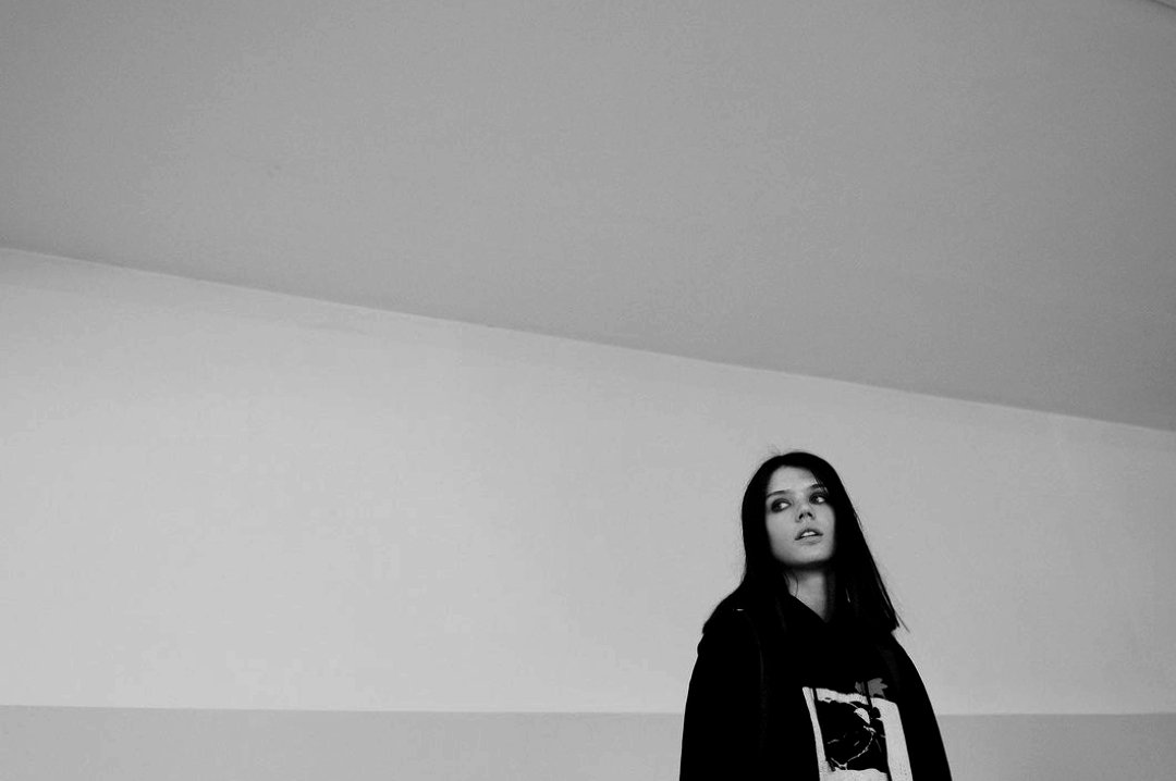 ㅤㅤㅤ
блеск красивых глаз становится бледней. 
ㅤㅤㅤㅤㅤㅤㅤㅤ