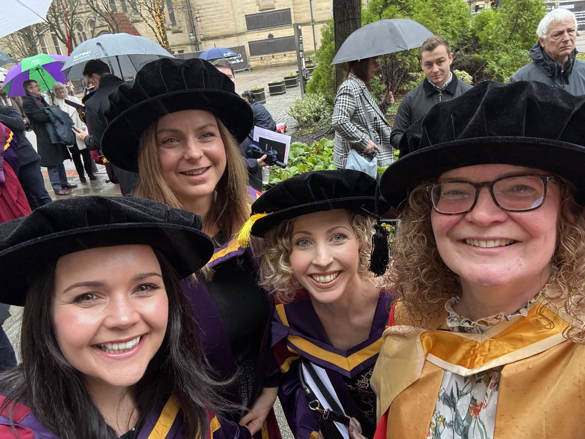 They say good things come in 3s! Huge congrats to Drs Eleanor Jones, Helen Clarke & Chloe Barr, who all graduated with PhDs today @FBMH_UoM! Talented clinical O&G trainees who want to advance endometrial cancer care through clinical practice, innovation & research #WomenInSTEM