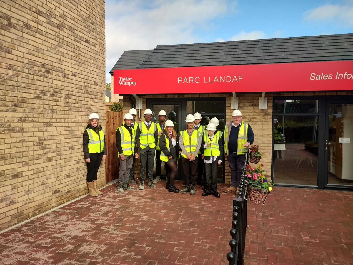 Our #SouthWales team is a proud School Valued Partner with @willowshigh in #Cardiff, as well as several other Welsh schools in conjunction with @CareersWales. We’ve been working with pupils to help them visualise a career in construction 🏫Read more: twimpey.tw/QNaE50Qbbgp