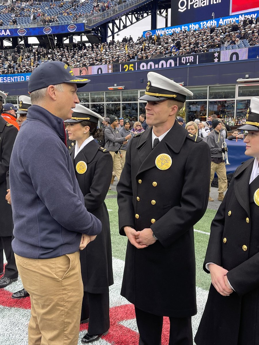The truly best part about the #ArmyNavy game is meeting @NavalAcademy midshipmen. @DepSecDef and I spoke with some of the top performers, and I could not be more proud of these future @USNavy and @USMC officers!