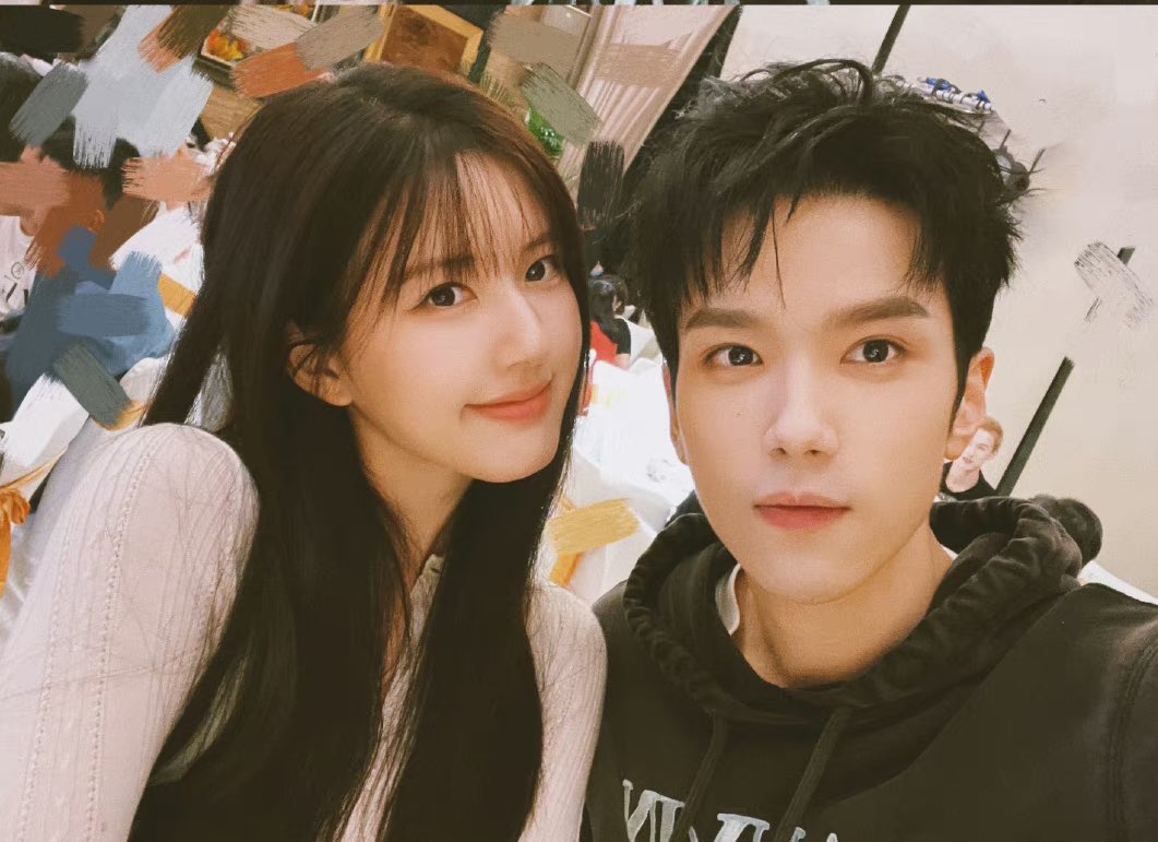 #YuChengEn (Love Like The Galaxy’s Lou Yao) shares support for #ZhaoLusi and #LiYunRui’s #TheLastImmortal 

“Showing support for my old friends 😆 Watch The Last Immortal!!”