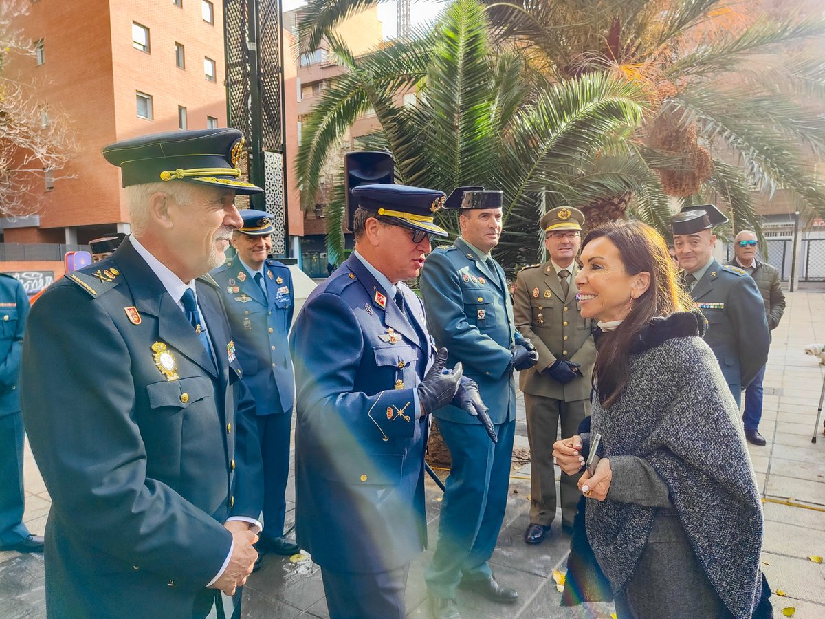 ⚫️La presidenta del Parlamento, Marta Fernández, ha participado en el acto del XXXVI aniversario del atentado de la Casa Cuartel de Zaragoza, donde también han estado presentes los miembros de la Mesa @Ramon_Celma y @PerezAnadon. 🔗cortesaragon.es/Nota-de-prensa…