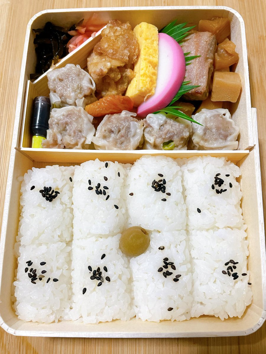 うどんも全く味がしなくて悲しいので弁当の画像を見て美味を思い出しながらサイバネメシのような気分でうどんを食べてる 