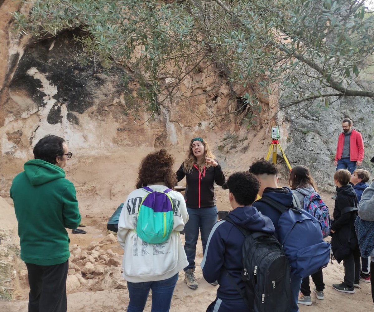 Avui, <a href="/inscdm/">Institut Camí de Mar</a> ha fet una visita educativa a #CovaForadada i #BalmaGriera, guiats per <a href="/DiegoLombinski/">Diego Lombao</a> i <a href="/MariaSotoQ/">MaríaSoto</a>. El nostre equip ha tingut el plaer de rebre aquests curiosos estudiants de #Calafell. Moltes gràcies a tots per un dia ple d'aprenentatge i descobertes! #Patrimoni