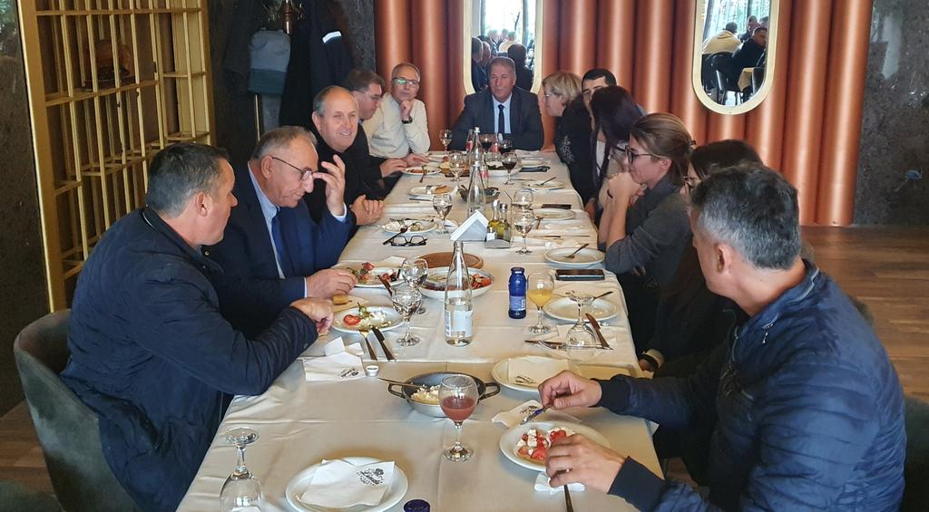 We had a very good working lunch with members of the Community Forum for Public Interest (CFPI) in Viti/Vitina,  on how to advance interethnic cooperation based on shared interest. Part of the #FIERCproject implemented w/@NSIMitrovica & supported by @GermanAmbKOS #GrassrootsPeace