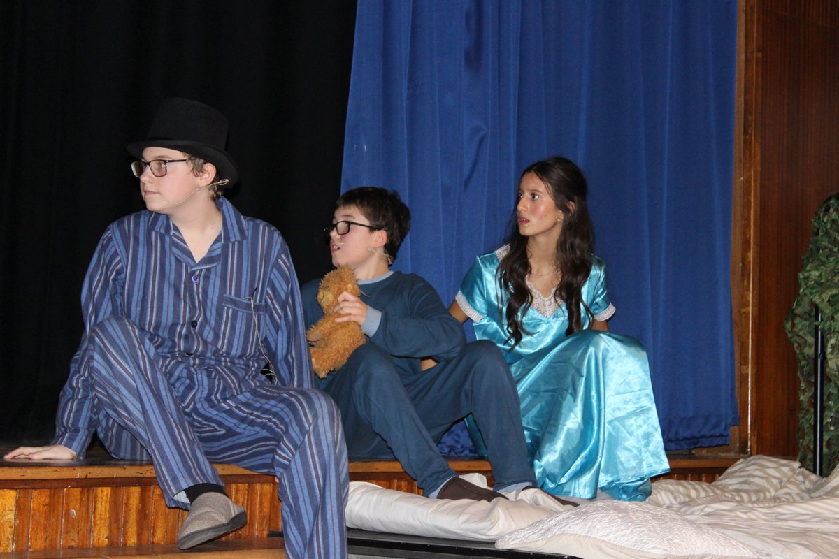 HylandsSchool's tweet image. We hope you all managed to come along to see Peter Pan Jr last week! If you did miss it, follow the link below to look through the photographs we got from the amazing performances.
hylands-tkat.org/news/newsfeed/…
#PeterPanJr #SchoolPerformance