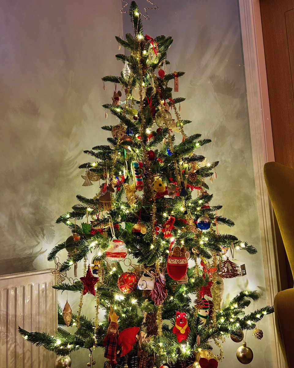LoveOfGates's tweet photo. @sheenz_m_ this yearโs #Christmastree is up #weeklyphotochallenge https://t.co/XOlVm7VlIx