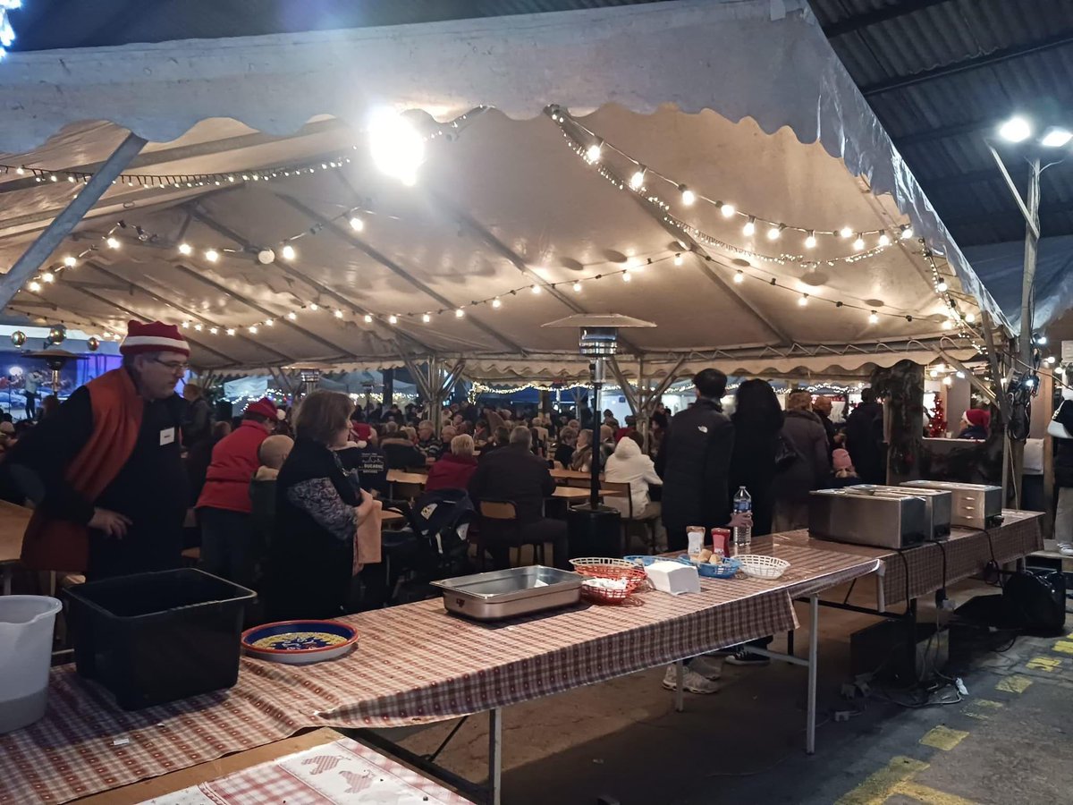 TaverneMichael's tweet photo. 🎀🎁 Notre territoire regorge de merveilleux marchés de Noël comme ici à #Bousies. Bravo et merci aux municipalités et aux exposants de nous faire vivre des instants suspendus remplis de magie ! https://t.co/cTTKj1DOCG