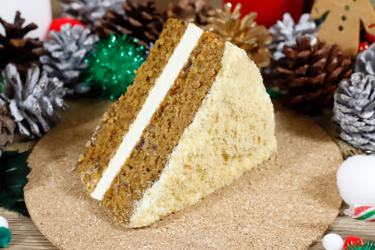 Are mince pies your favourite festive treat?🎅✨ Well, look no further than our Mince Pie cake filled with all the mince pie flavours and a shortbread crumb on top! It's definitely not one to miss - shop yours today! 

Shop: sponge.co.uk/cakes/whole-ca…