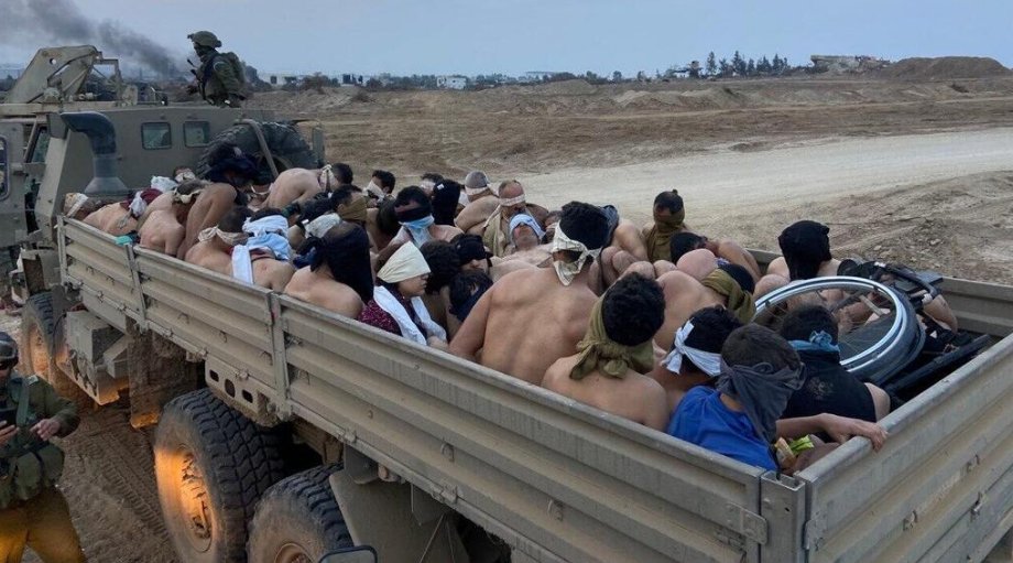 قوات الاحتلال تقتحم مدارس #أونروا التي تؤوي آلاف النازحين غربي مخيم جباليا وتعتقل الذكور فوق 15 عامًا وتعريهم من ملابسهم وتخرج النساء والأطفال وتطلق النار حولهم... انضموا الى #الاضراب_الشامل