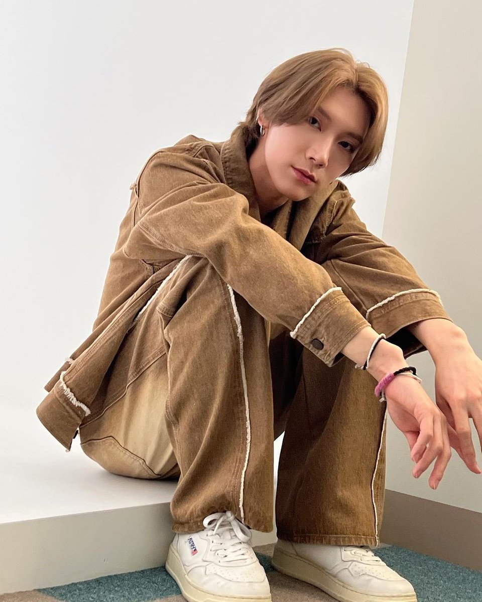 ZPamintz's tweet image. 🌈 Pre- order 🌈

รองเท้า #Autry  ไอดอลใส่กันเยอะมาก

• คู่ละ 5590.-  #ส่งฟรี

สนใจสอบถามไซด์ได้เลยน้า 

#ปามิ้นรับพรี #ตลาดนัดaespa #ตลาดนัดnctdream #ตลาดนัดwayv #ตลาดนัดnct #ตลาดนัดEXO #ตลาดนัดblackpink