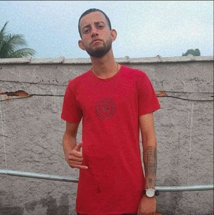 falacomigorj's tweet image. @tinojunior os familiares desse rapaz estão desesperado atrás do corpo  pessoas afirma terem vistos eles no conjunto #GUANDU na reta da JOÃO 23 milicianos ligado a #JUNINHO #VARÃO #VAGUINHO &amp;amp; #MAGRINHO sumiram com esse rapaz e o outro conseguiu fugir por dentro do rio @tinojunior
