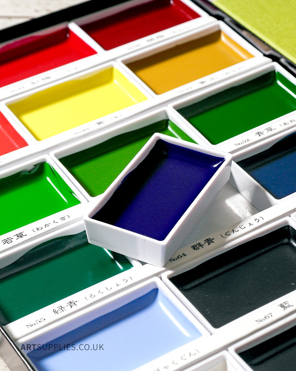 Discover vibrant Japanese Watercolours in our green Gansai Tambi boxes. Larger pans, versatile techniques. Perfect gift for watercolour enthusiasts. 🎁

kbart.co/gansaitambi

#kuretake #gansaitambi #watercolourpaint #giftsforartists #bromleysart #bromleysartsupplies