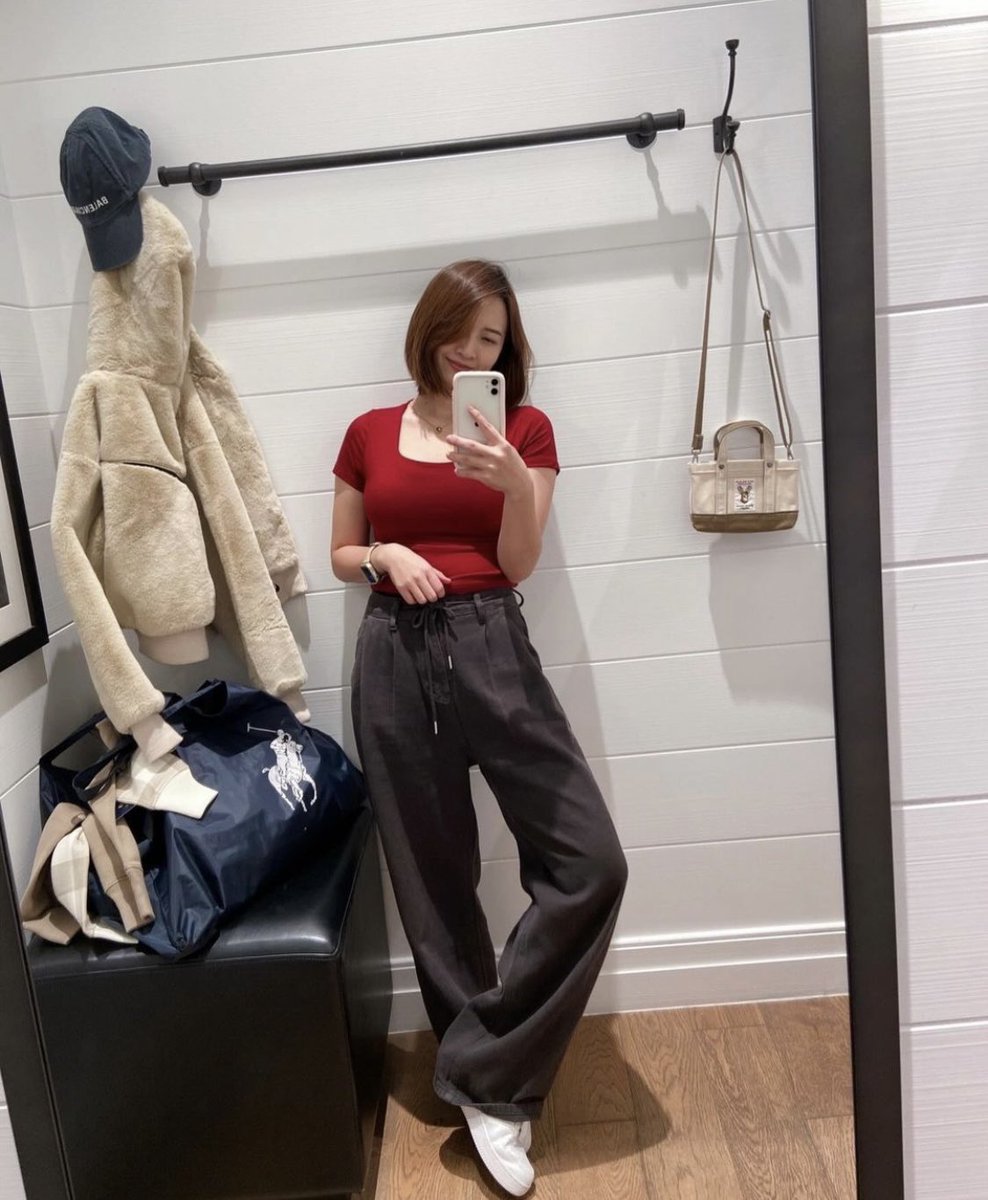 mn651397955's tweet photo. 今日份的我🍷

#合照 #cocktribute #cumtributeِs  #cumtribute #horny https://t.co/PGHaCTuzS2