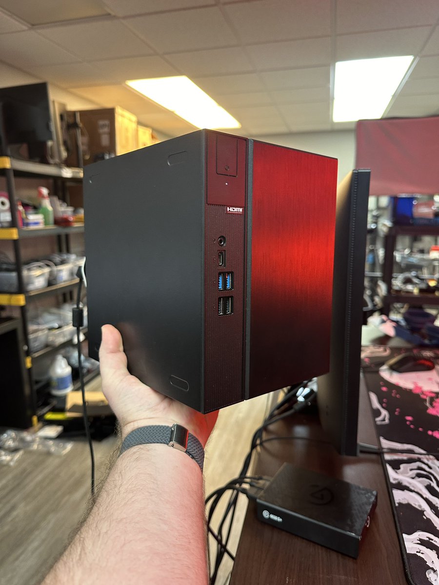 ToastyBrosTech's tweet image. Mini Gaming PC you can build for only $750 featuring an RTX 4060 + Ryzen 5 5600 🔥