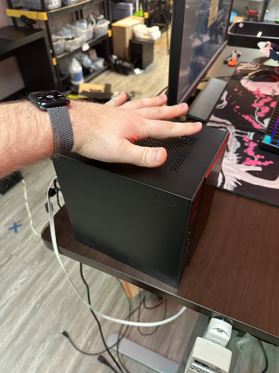 ToastyBrosTech's tweet image. Mini Gaming PC you can build for only $750 featuring an RTX 4060 + Ryzen 5 5600 🔥