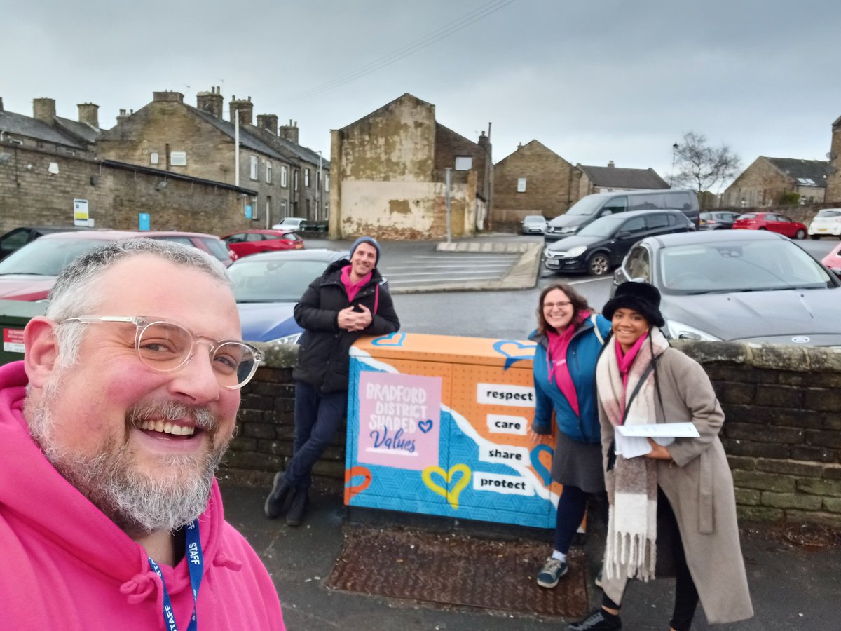 Some of team Stronger have been out in #Bradford South promoting @CitizenCoinBFD to local businesses in Queensbury, Wyke and Wibsey. Couldn't resist an opportunity for a selfie in front of a #SharedValues box. @SouthArea @CitizenCoinUK - JD