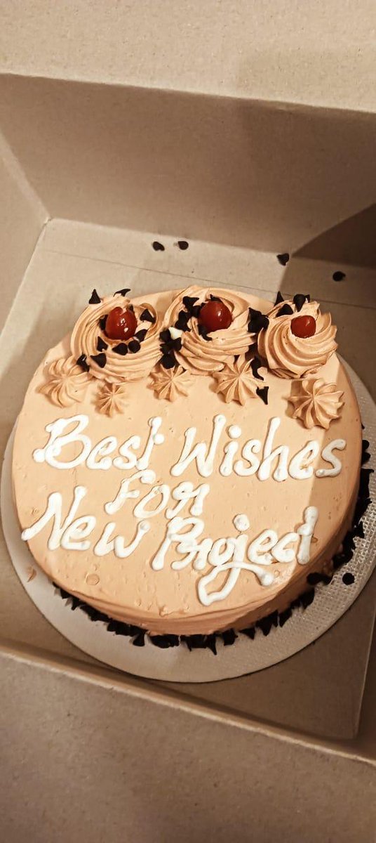 IamTeamKKundrra's tweet photo. Onwards And Upwards, New Chapter Begins..

Sending Our Best Wishes For Your New Project With Loads Of Love ❤️  

And A Small Cake As A Symbol Of Our Happiness 🎂 🥰

FAB 15YRS OF KKUNDRRA

#KaranKundrra @kkundrra https://t.co/XxBs4sgPHw