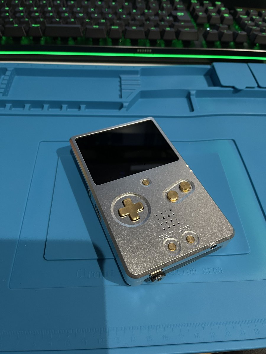 MGMchang's tweet photo. とりあえず完成。イヤホンジャックは諦めた… #boxypixel #gbasp https://t.co/BWclKCee7B