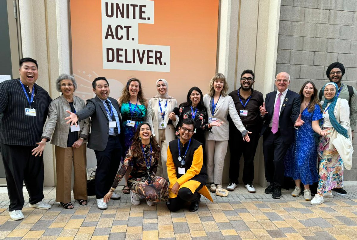 Last week, <a href="/ClimateCares/">Climate Cares</a> hosted a #ConnectingClimateMinds <a href="/COP28_UAE/">COP28 UAE</a> side event. <a href="/davidnabarro/">Dr David Nabarro</a> chaired an expert panel highlighting the need for a research and action agenda for #ClimateChange &amp; #MentalHealth, and sharing insights from this project working to achieve just that.🧵