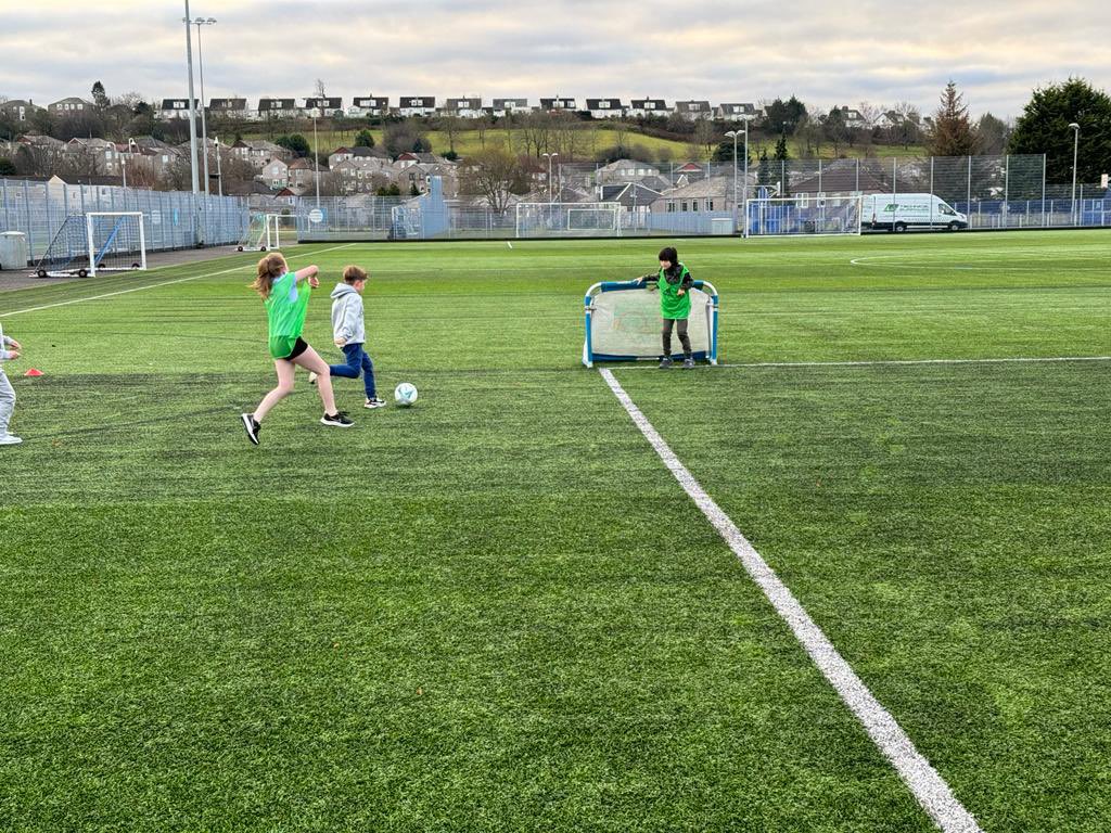 Mrs_S_Moretti's tweet photo. Primary 4 were at Toryglen Sports Centre this morning for some football coaching. They were learning to dribble, shoot and pass, working in small teams. It was a lot of fun. https://t.co/ZkgKTyjO1V