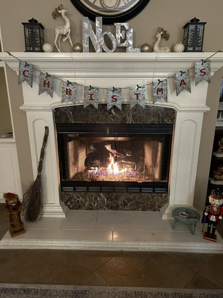 My cozy spot to write this morning. Have a great week, everyone!
#MondayMood #amwriting #cozyfire