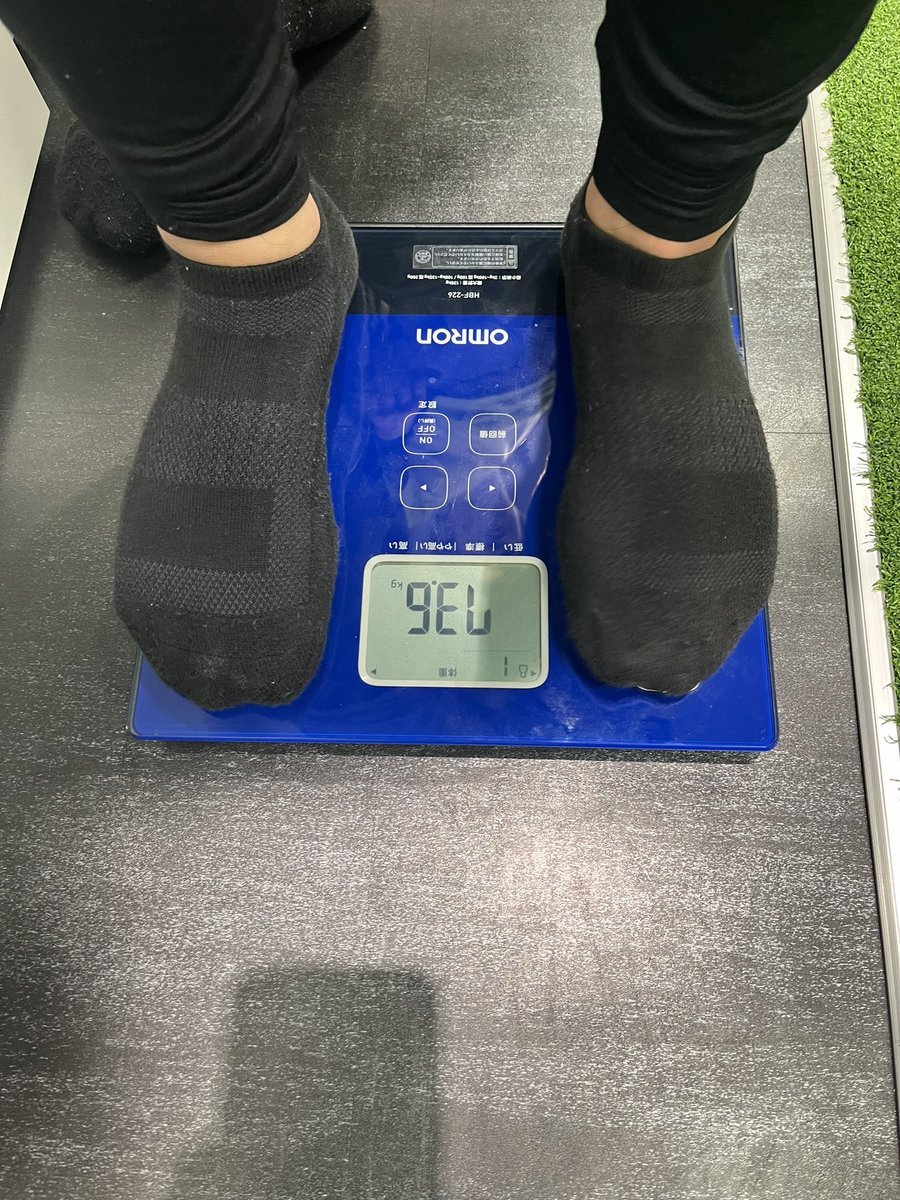 日曜日から始まった大先輩タカさんダイエット（１ヶ月後に、65kg）への挑戦
1~2日目
始まりました大先輩タカさんのダイエット。１ヶ月後に65kgに乗ればご褒美があります。
終礼後に一緒に筋トレすることになりました。
1日目↓　　　　　　2日目↓
