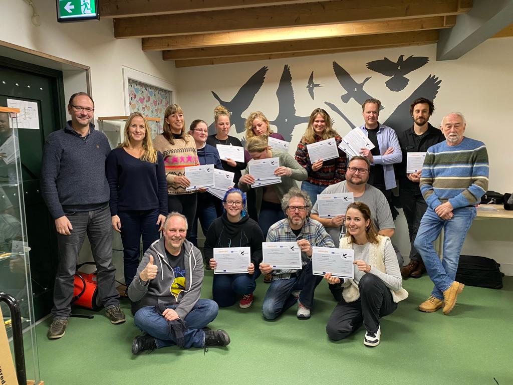 Last week, our network member @SonRespons organised the practical part of the #EUROWA Specialist Pre-Wash course in 🇳🇱 The course focuses on stabilising birds once they arrive in centres. Congratulations to the 12 newly trained participants from animal rehabilitation facilities!