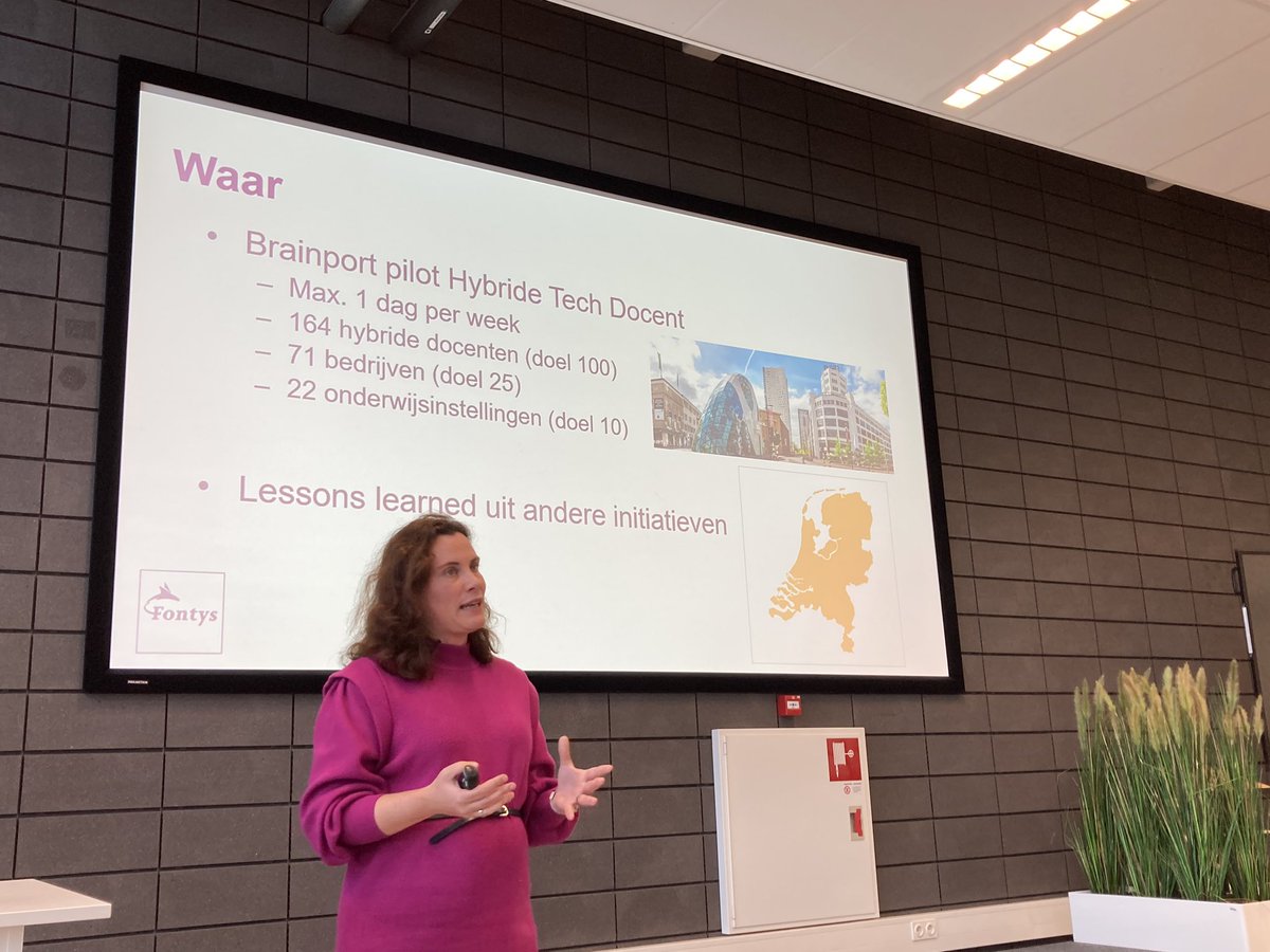 Collega Ellen Koop vertelt over de succesvolle pilot ‘hybride techdocent’ in de Brainport regio. Kijk ook naar de geweldige handreiking die is ontwikkeld:canon-the-creative-hub.foleon.com/fontys/handrei…

#fontysforsociety