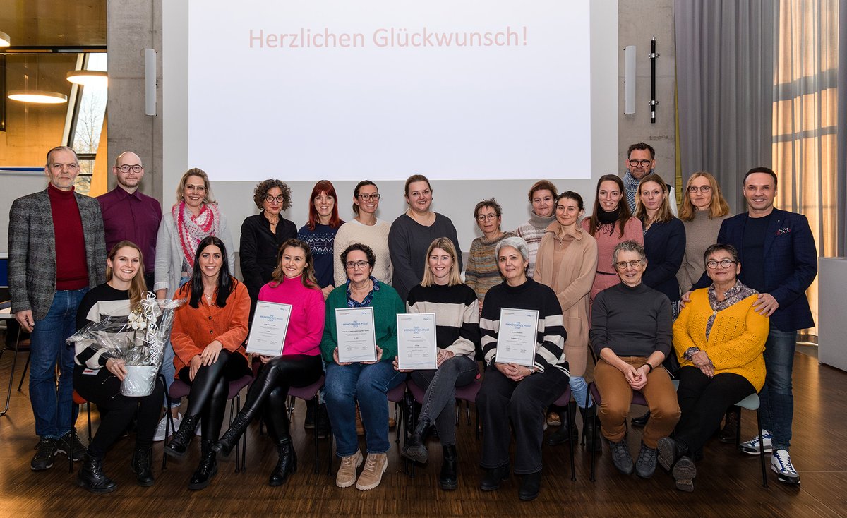 Die #Uniklinik #Düsseldorf hat den "UKD Innovationspreis #Pflege" verliehen - als verdiente Anerkennung für zukunftsweisende Pflegeprojekte, wissenschaftliche Arbeiten oder Fortbildungen, die eine positive Veränderung in der Praxis zum Ziel haben. Infos:  uniklinik-duesseldorf.de/ueber-uns/pres…
