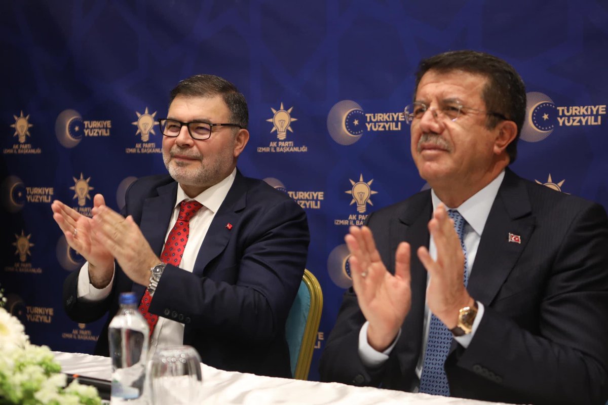 📍AK Parti İzmir İl teşkilatımızı ziyaret ettik. Bir araya gelmekten son derece keyif duyduğum teşkilat mensuplarımıza yoğun ilgi ve alakalarından ötürü teşekkürlerimi iletiyorum. @Bilalsaygili @akpartiizmir