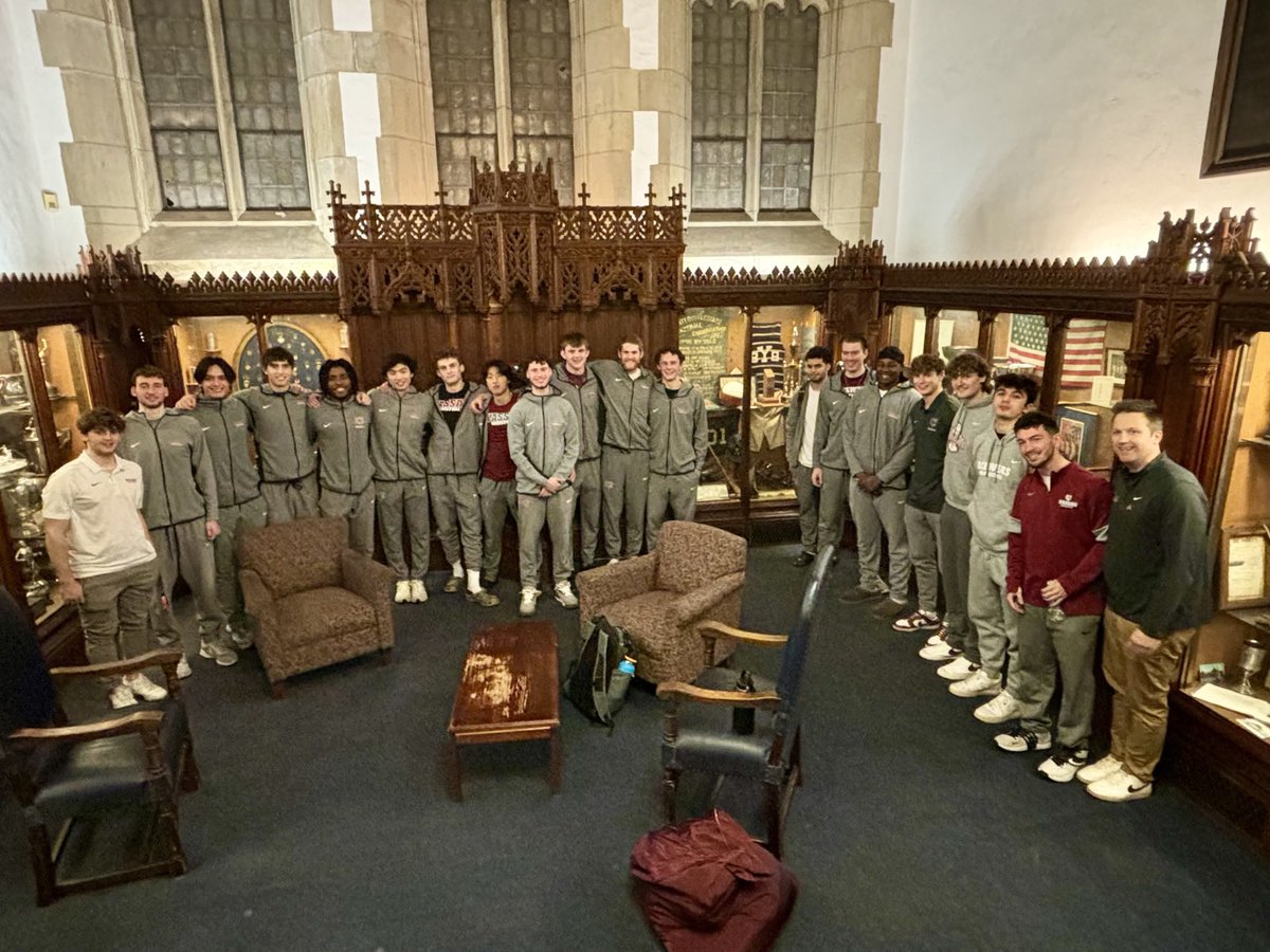 VassarMBB's tweet photo. Today kicks off ✨finals week!✨ Good luck up our student-athletes as they are looking to finish the semester strong! #BrewerPride #BooksandBall📚🏀 #FinalsWeek https://t.co/67EQxYJjNz