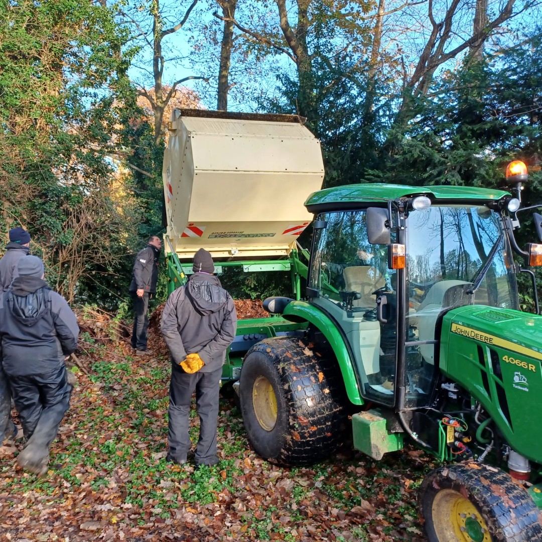 TuckwellGroup's tweet image. Last week, we took out an Amazone SmartCut 1800 to demo on a John Deere 4066R for leaf collecting and scarifying the fairways for a customer near our Framfield Depot. 

 #GolfCourseMaintenance  #LeafCollecting #Scarifying #Amazone #JohnDeere #EquipmentDemo #FairwayMaintenance