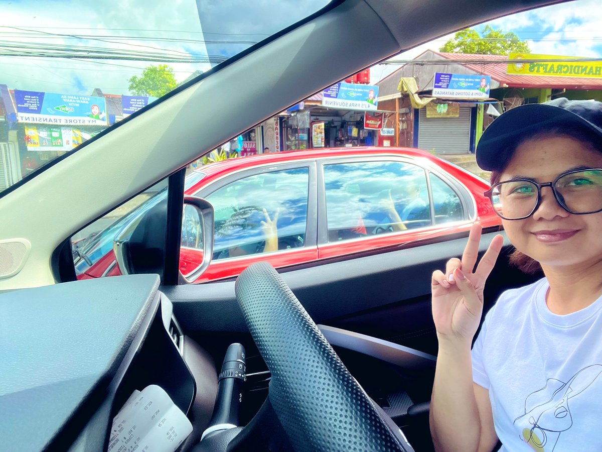 chellytv's tweet photo. not random people, they are my friends☺️😅 #traffic https://t.co/5zg8vttrBs