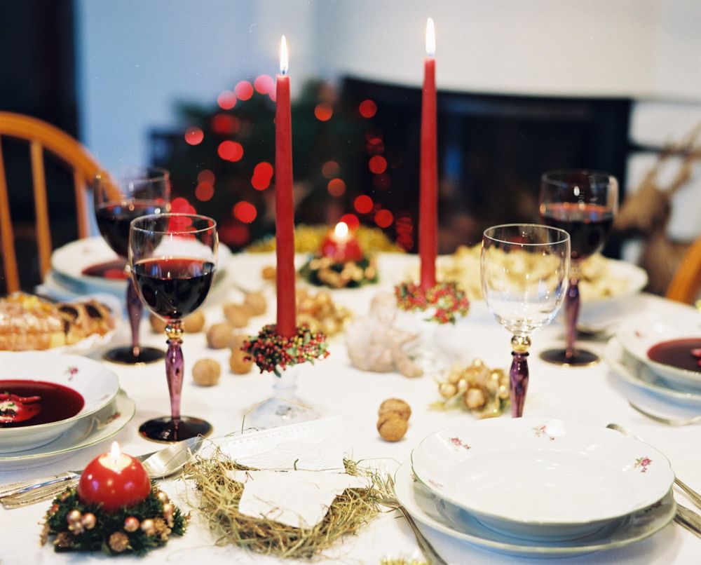 🌠 As the first star appears on the night sky, Polish families gather round the table for the age-old #ChristmasEve meal: #Wigilia 🍽️. 🎄Learn what's on the menu tonight for Poles around the world and read about other unique traditions👉 polska.pl/.../traditions…