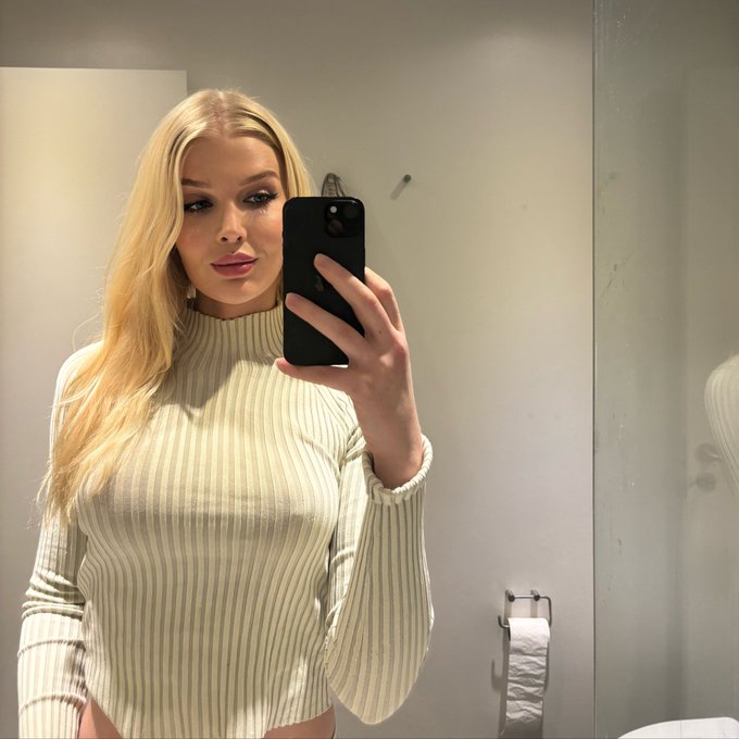 On or off? 😏 https://t.co/HokH5xWZgv