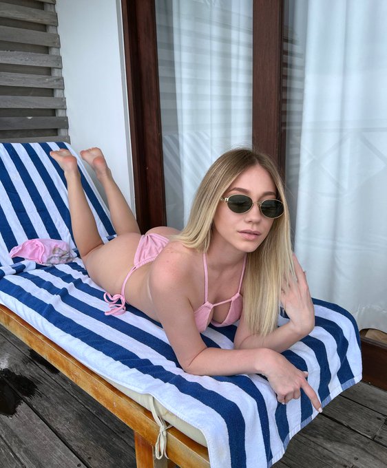 Watch Secret Elle💦's leaked NSFW photo on TwXstars