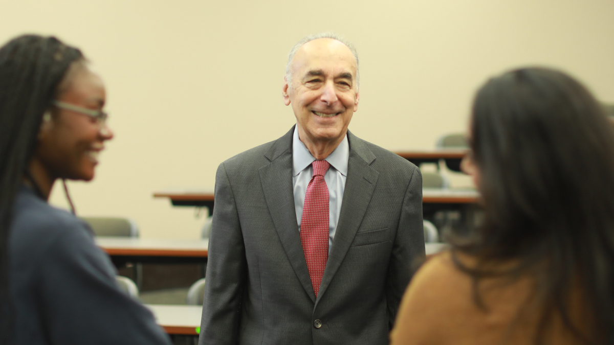 Congrats to my @UVALaw colleague Kenneth S. Abraham, who just finished teaching his 100th semester. Ken is a giant in torts and insurance law, an All-UVA Outstanding Teacher Award winner, a fellow of the @americanacad and a life member of @AmLawInst.