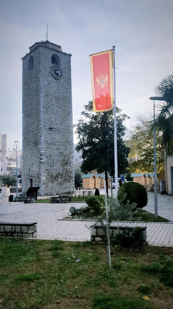 pchicola's tweet image. Si me hubieran hecho examen sobre la bandera, este lo repruebo.

Sheldon Cooper y Amy Farrah Fowler estarían decepcionados por no poner atención a #FunWithFlags